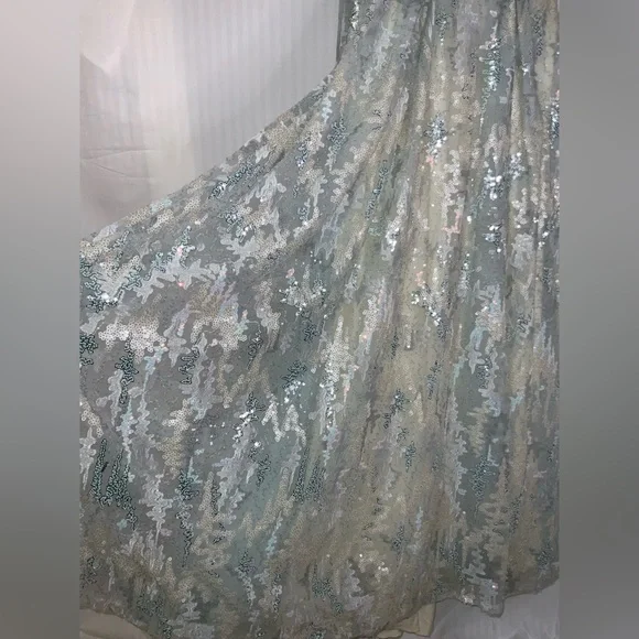 MAC DUGGAL Long Sleeve Sequin Gown - Picture 11 of 14